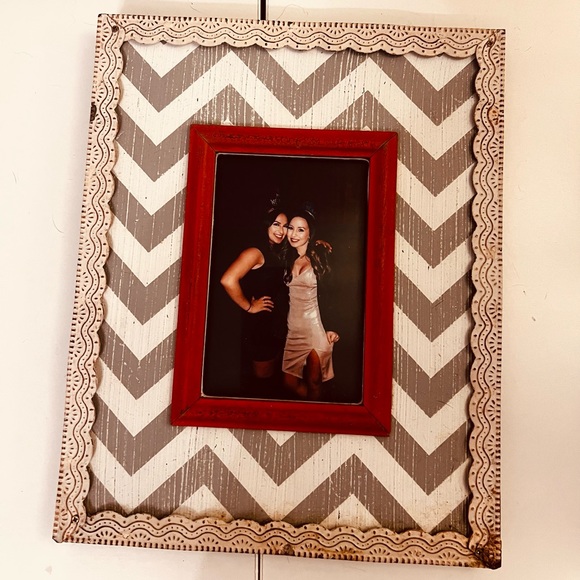 Chevron 4x6 picture frame decor - Picture 4 of 4